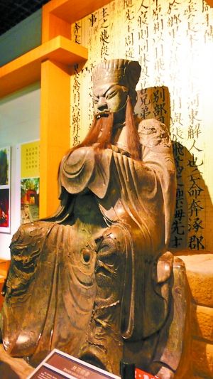 铜关公像