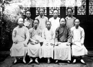 1911年，辛亥革命后新塍屠家合影，辫子已剪