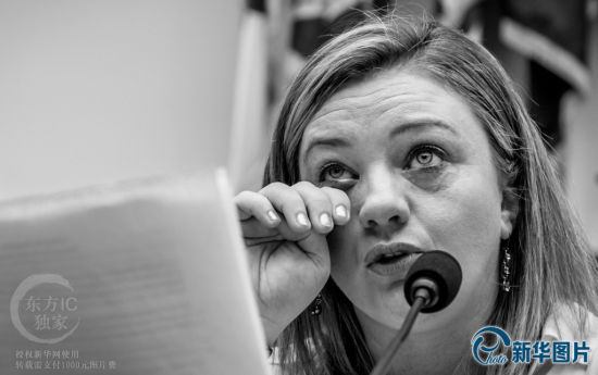 美国普利策摄影奖的获奖者玛丽?卡尔弗特(Mary Calvert)发表了一本名为《内心之战：美国军营中的性侵犯》的摄影集，记录了在军营中遭受过性侵犯的女性的经历，并呼吁大众关注这个群体。