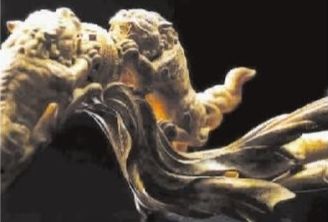 沉香雕双狮戏球