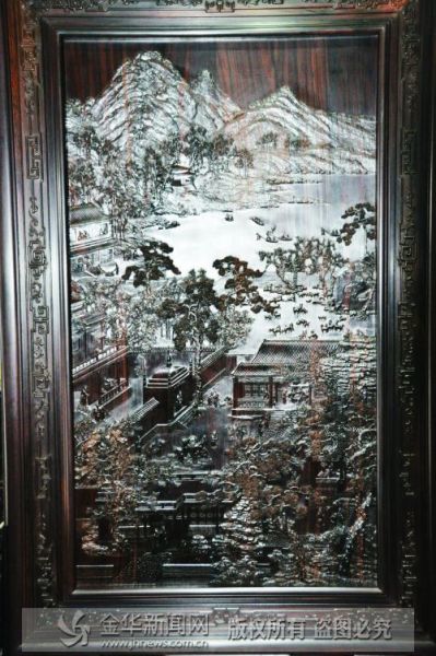 民间高手雕出“雍正行乐图” 记者 张海滨 文/摄
