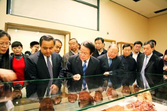 文化部部长蔡武、国家文物局局长励小捷等领导观看展览