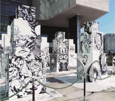 ■ 加拿大“EN MASSE组合”在上海演示涂鸦展 现场　　