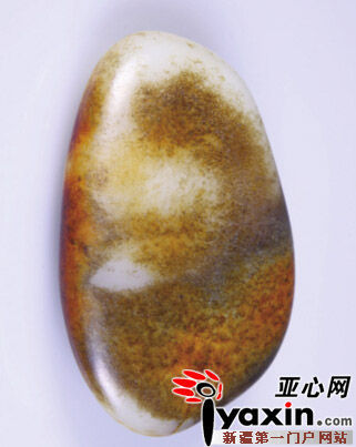 龙形皮羊脂玉 亚心网记者赵婧宇 摄 