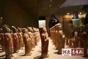 北朝墓群内出土的陶俑神态逼真