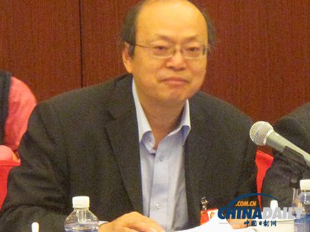3月7日，全国政协委员、故宫博物院科研处（研究室）处长余辉在小组讨论中发言。宁波 摄