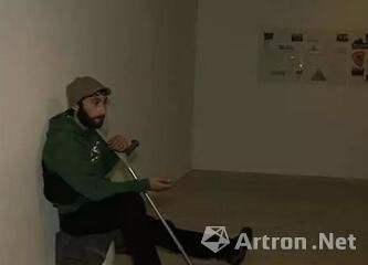 瑞典艺术家邀罗马尼亚乞丐入作品 被指利用穷人
