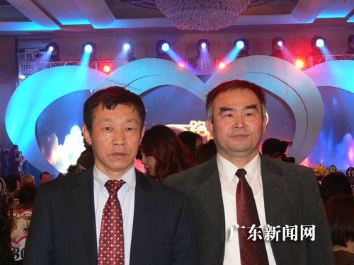 应祚智（右）与广东外语外贸大学党委副书记许国彬。