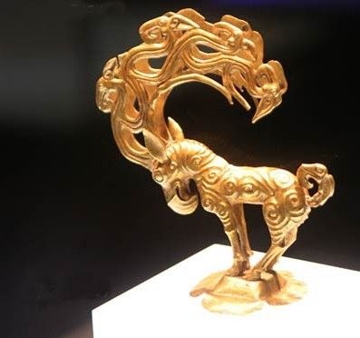 鹿形金怪兽