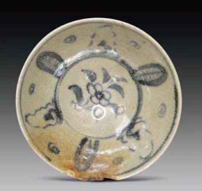 图4 青花菊纹碗