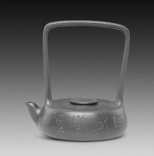 顾景舟“此乐提梁壶”，2010嘉德秋拍，成交价：436.8万元