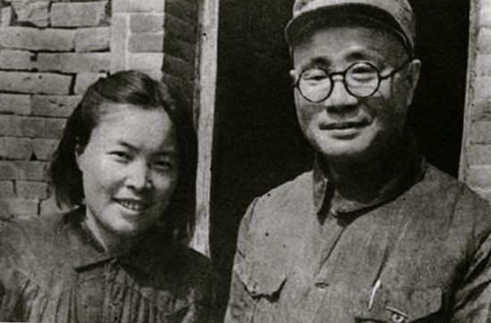刘伯承和夫人汪荣华合影