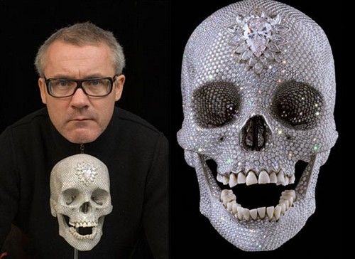 Damien  Hirst与他的骷髅头作品For The Love of God