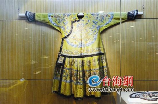 此次共展出84件（套）珍宝，涵盖了皇家礼器、御用器物、宫中服饰、餐饮器皿、家具陈设等方方面面，都是从沈阳故宫博物院现存数万件文物中，遴选出来的精品。