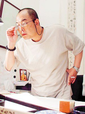 张铁林一直是收藏爱好者(图片来源：重庆晚报)