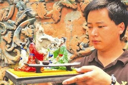 阆中面塑艺人马彬巧手塑三国