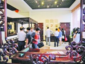 江门近来红木家具销售火爆。