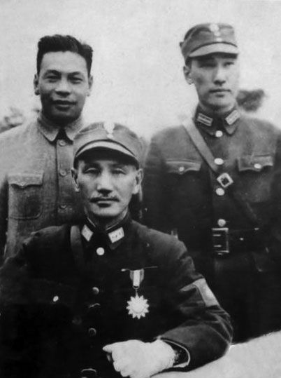蒋家父子三人军旅照