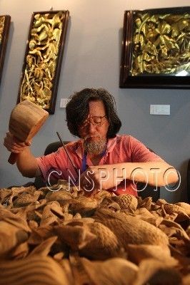 “潮州木雕”传承人