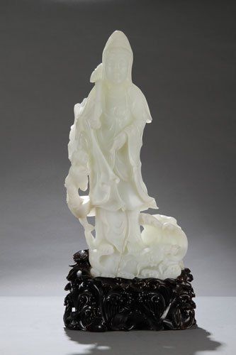 图片说明：羊脂级和田白玉送子观音立像（一）