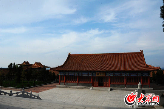 “东方佛国”仿古建筑群。（摄影 燕雨）