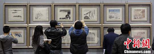 齐白石盛期精品《山水册》。中新社发 杨可佳 摄