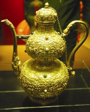 故宫藏品：金錾花云龙纹葫芦执壶（清）