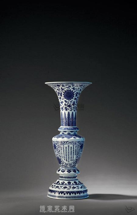 唐英制青花缠枝莲纹花觚 RMB： 66，080，000
