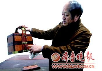 文房用竹编提盒是以前大家公子用的“书包”。