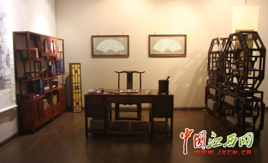 古色古香的明清书房。（江西网记者 邱辉强 摄）