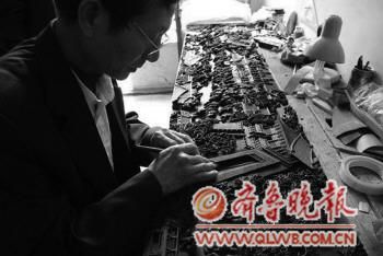 刘光宝和他的《清明上河图》。