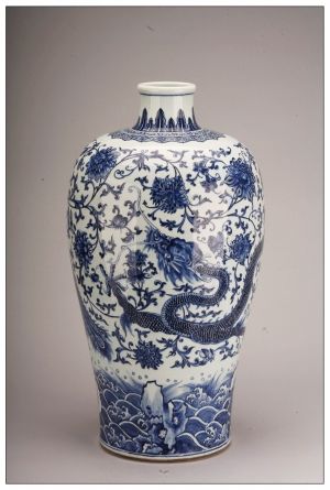 “龙凤呈祥”纹梅瓶
