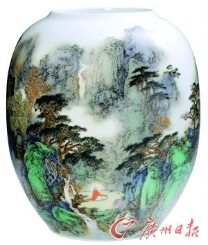 《泉壑静观图》粉彩瓶