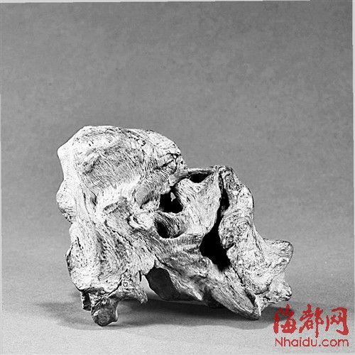 沉香山子摆件1万元