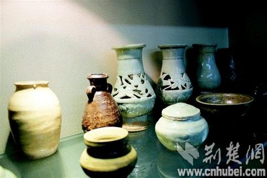 图为：粗犷原始的高古瓷受到市场冷落。