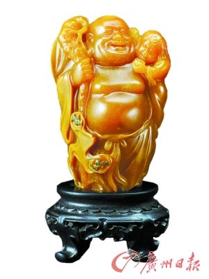 《皆大欢喜》(田黄石雕)林霖。