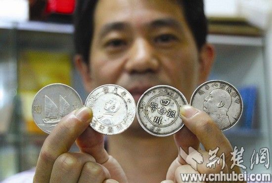 图为：钱币收藏“袁大头”最容易出手 （记者朱安璋摄）