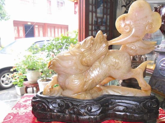 荆州收藏家的玉器藏品。