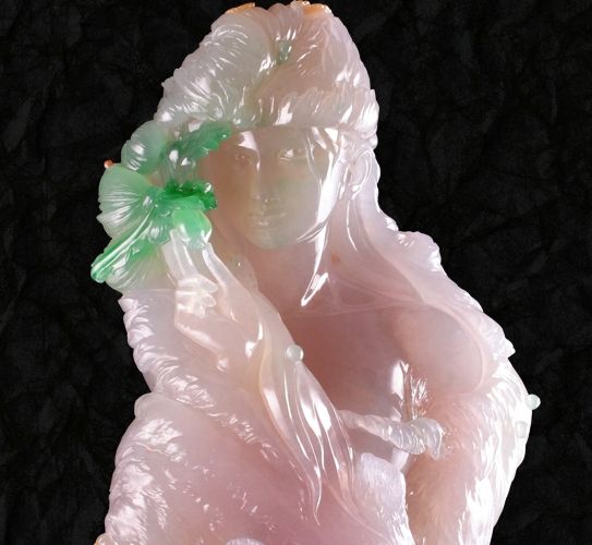 王朝阳的玉雕作品。