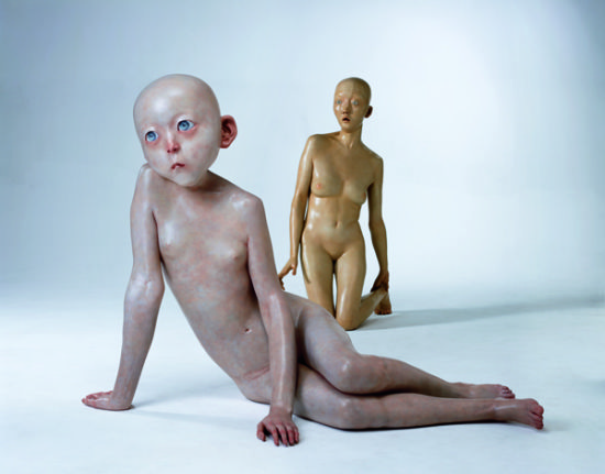 向京 孔雀， 玻璃钢着色， 123x200x150cm，2007。