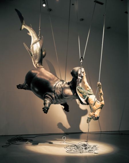 悬案 490x830x230cm 综合材料