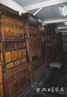 待博物馆建成，这些老家具就有地儿施展艺术的魅力了。