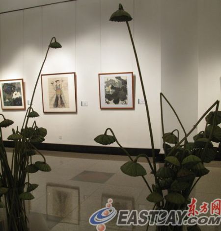 荷花、莲蓬与国画相得益彰。