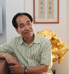 人物名片：陈达  1949年生，福建福州市人。1966年从师于谢义耕、陈子奋、潘主兰先生，学习书画篆刻艺术，1967年随冯力远先生学习竹刻及三代古文字，所刻作品颇具古风，尽显儒家风范，曾多次参加全国、省、市书法篆刻