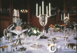7月29?9月5日，伦敦国王街佳士得“银夏”展上，来自SilverTrust的精美银制餐具