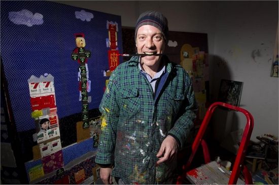 李云飞将自己的工作室经营得像个拼贴艺术品。