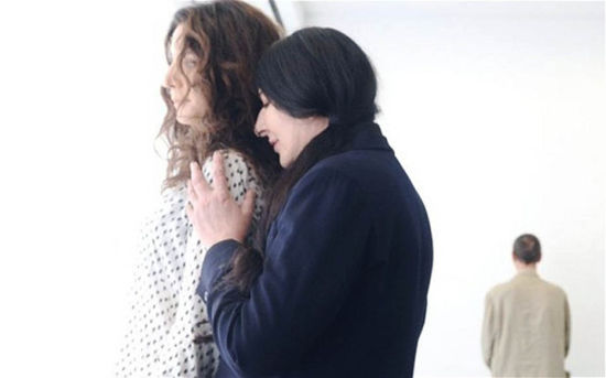 玛瑞娜?阿布拉莫维克（Marina Abramovic）最新行为艺术作品《512小时》