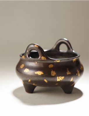  明崇祯 “崇祯壬午冬月青来监造”冲天耳金片三足炉 1512万元 2010年北京匡时秋拍