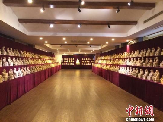图为部分罗汉。　谢盼盼　摄