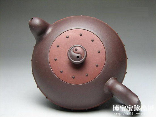 宜兴紫砂壶紫调砂360cc张文娟制《鼓舞》 （图片来源：博宝宝珍商城）